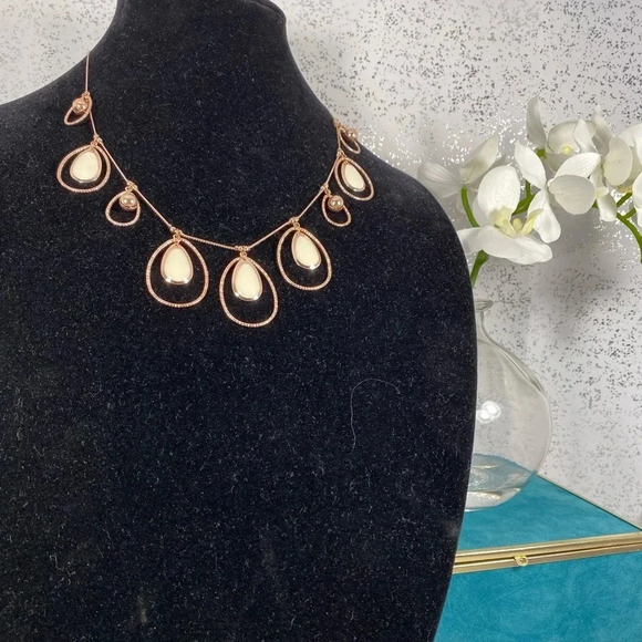 🆕 Metal Brand Gold Necklace with Teardrop Charms - Picture 3 of 5